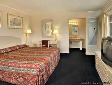 Fairbridge Express - Motel Barrington